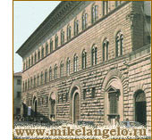 «Коленопреклоненные окна» Палаццо Медичи. Микеланджело / www.mikelangelo.ru