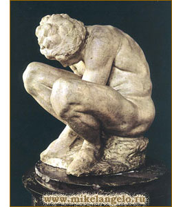 Скорчившийся мальчик, мраморная статуя. Микеланджело / www.mikelangelo.ru